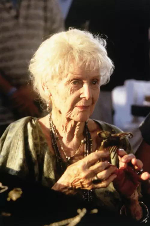 2. Gloria Stuart