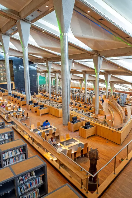 Interior biblioteca din Alexandria