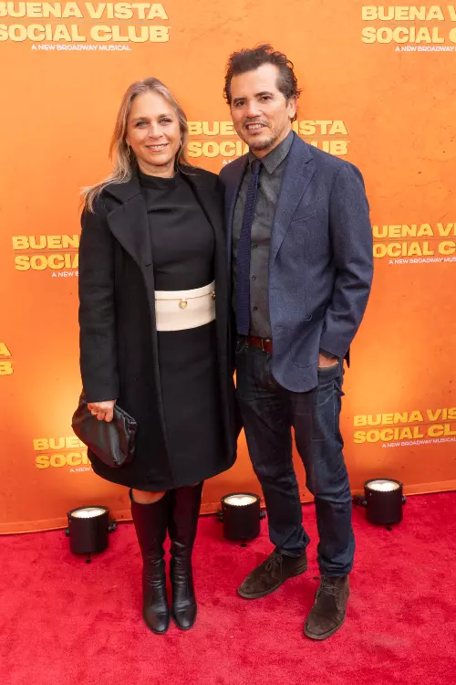 10. John Leguizamo și Justine Maurer