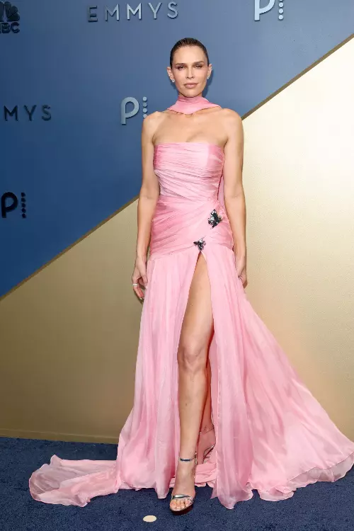 Sara Foster în Monique Lhuillier