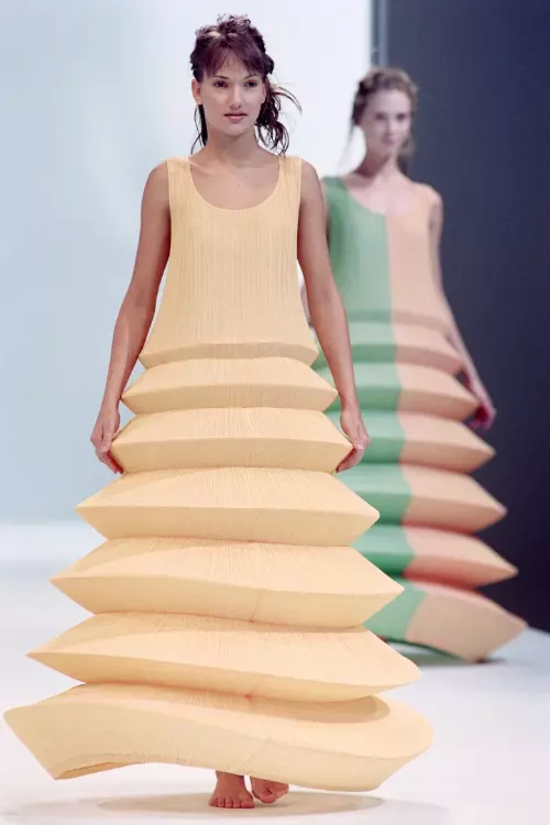 Issey Miyake (1)