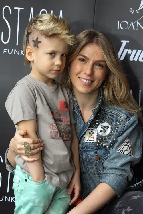 Corina si fiul ei, Robin Ioan