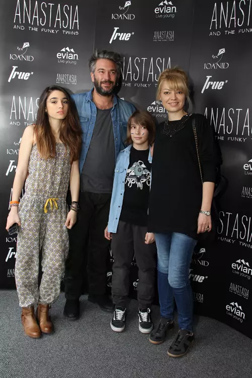 Nadia Popescu, Izabela, Luca si Mihai Popescu (Fratelli)