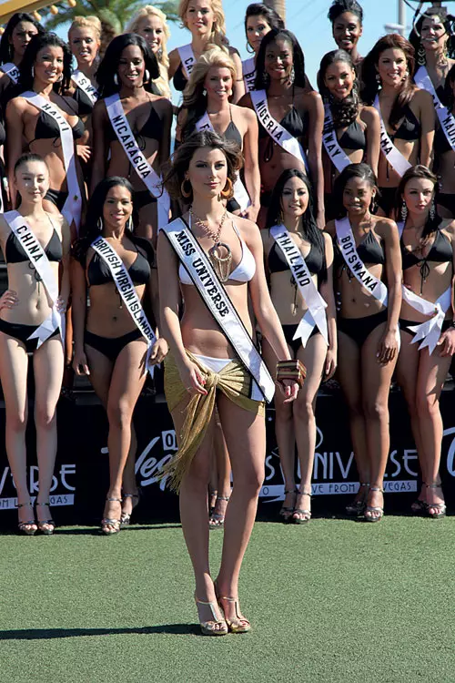 Miss Venezuela, Stefania Fernandez, a fost declarata Miss Universe in 2009