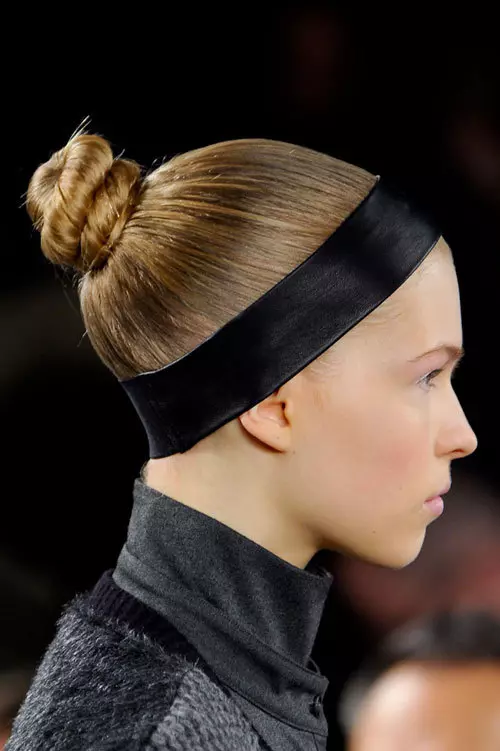 Tendinte coafura toamna iarna 2012: Coc stylish