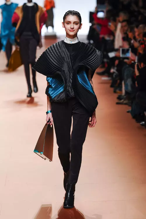 Issey Miyake toamna iarna 2014-2015 (1)