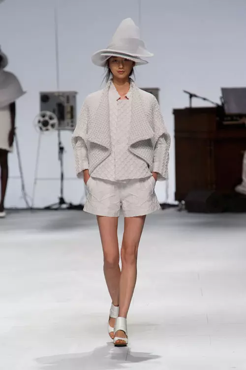 Issey Miyake primavara vara 2015 (3)