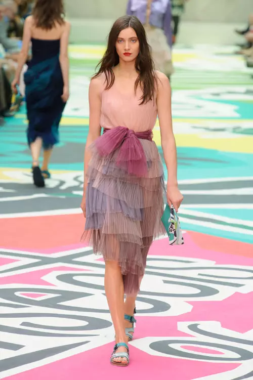Burberry primavara vara 2015 (42)