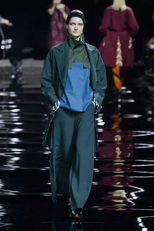 Issey Miyake toamna iarna 2015-2016 (17)