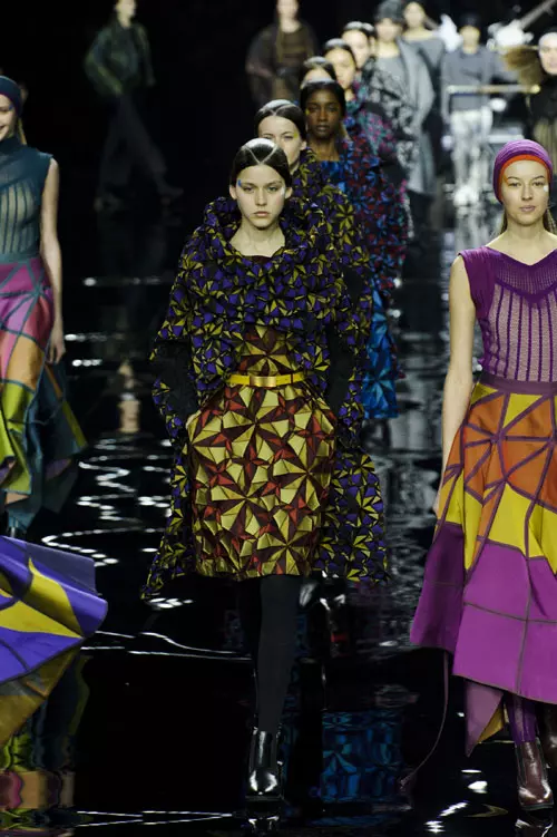 Issey Miyake toamna iarna 2015-2016 (38)