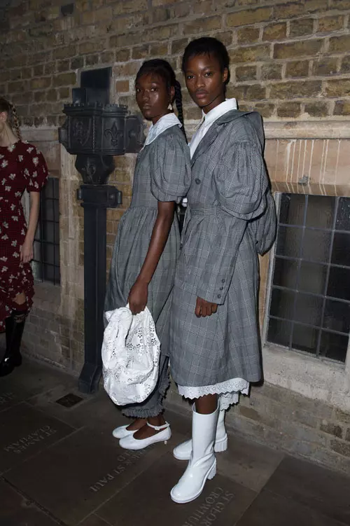 Simone Rocha colectia primavara-vara 2017 backstage (9)