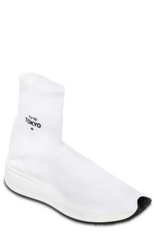 Teniși din piele și material textil, Joshua Sanders, 977 lei, www.luisaviaroma.com