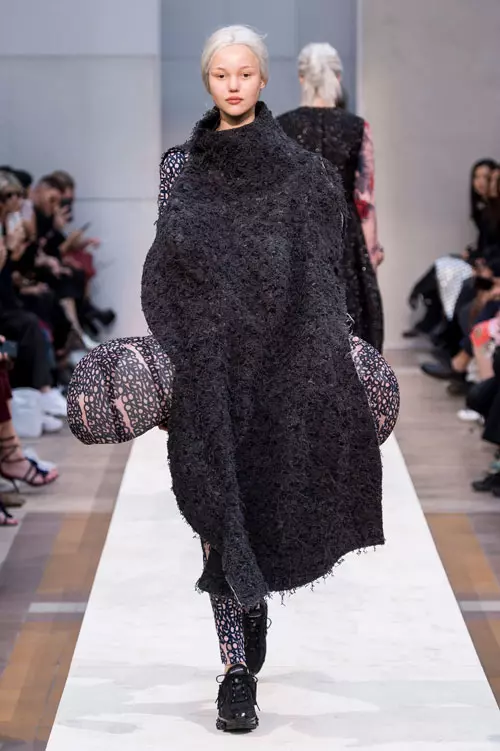 Comme des Garcons primăvară-vară 2019 (9)