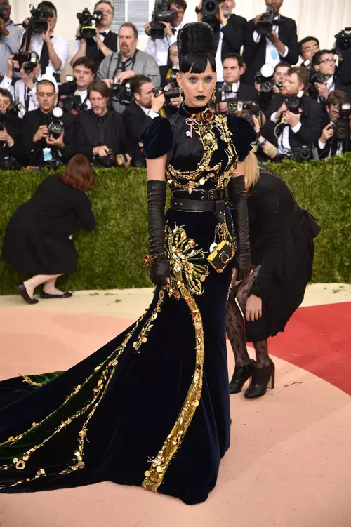 Katy Perry într-o ținută Prada (2016)