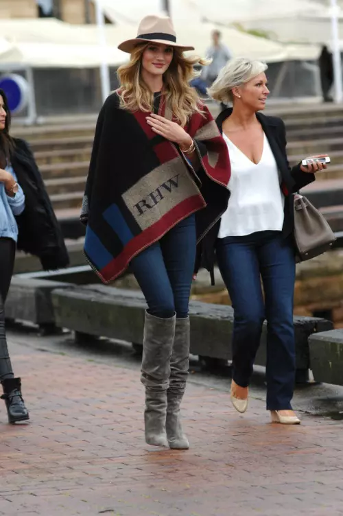 poncho-capa-toamna-vedete_4.jpg