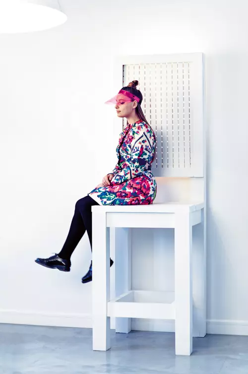 Lana Dumitru Haina din fas, bumbac peliculizat si matase, Lana, 1.560 lei, vizor Lanvin, 1.929 lei.