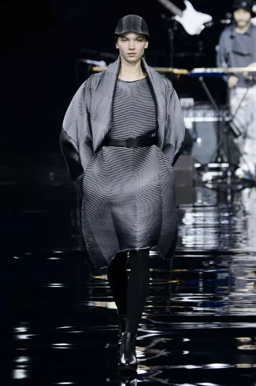 Issey Miyake toamna iarna 2015-2016 (23)
