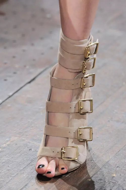 Julien Macdonald colectia toamna iarna 2016-2017 accesorii (39)