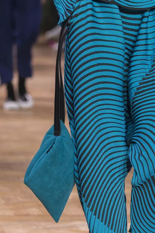 Issey Miyake colectia toamna iarna 2017-2018 accesorii (13)
