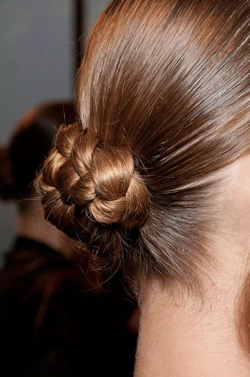 Tendinte coafura toamna iarna 2012: Coc stylish