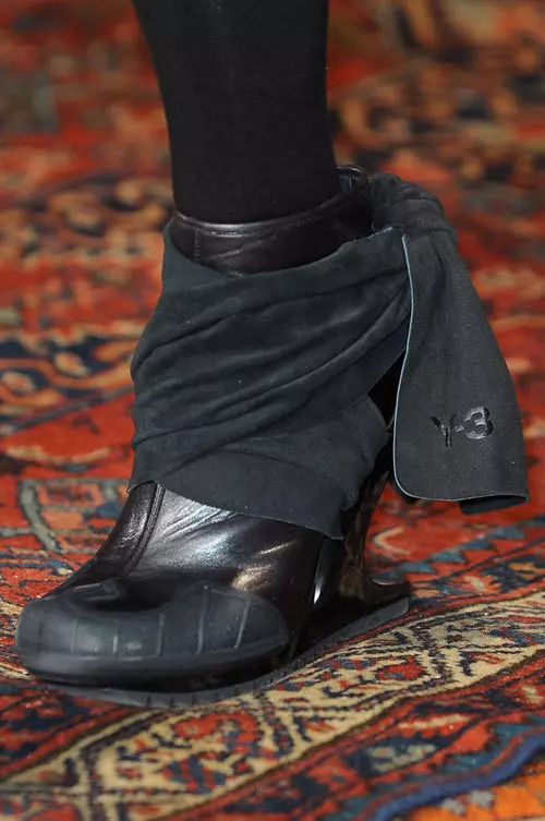Y 3