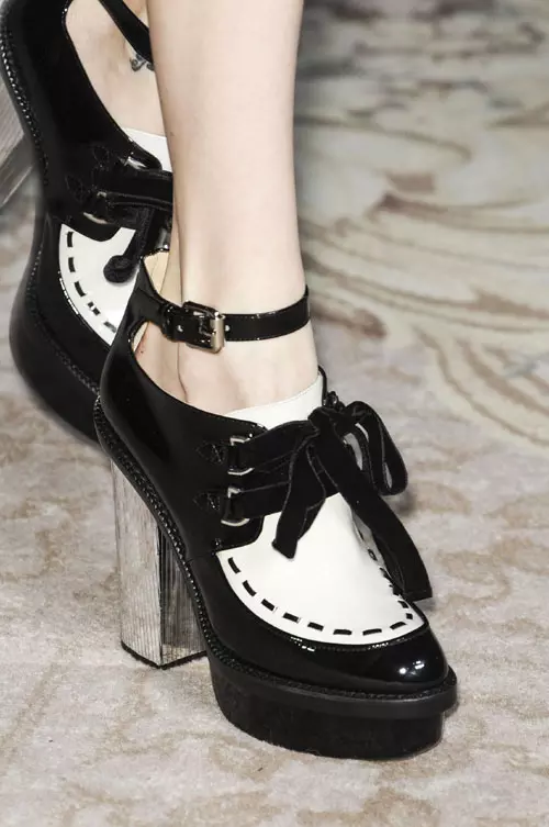 Moschino Cheap and Chic accesorii (13)