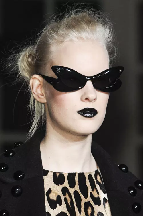 Moschino Cheap and Chic accesorii (8)