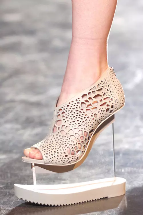 Iris van Herpen colectia toamna iarna 2016-2017 accesorii (6)