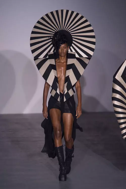 Gareth Pugh colectia primavara-vara 2017 (35)