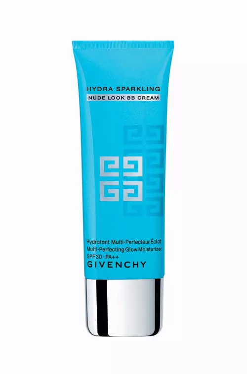 Nude Look BB Cream de la Givenchy hidrateaza in mod continuu tenul timp de 24 de ore, sporind capacitatea acestuia de a reflecta lumina, insa vei observa chiar si imediat dupa aplicare ca tenul tau va arata mai luminos; 173 lei.