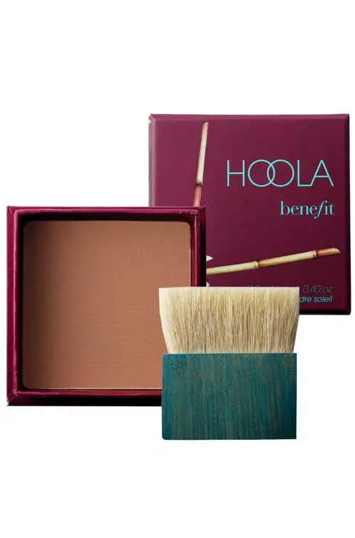 Pudra bronzanta Hoola Poudre Soleil, Benefit, 155 lei, exclusiv in Sephora