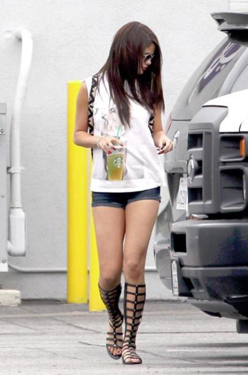 sandale-gladiator-selena-gomez.JPG