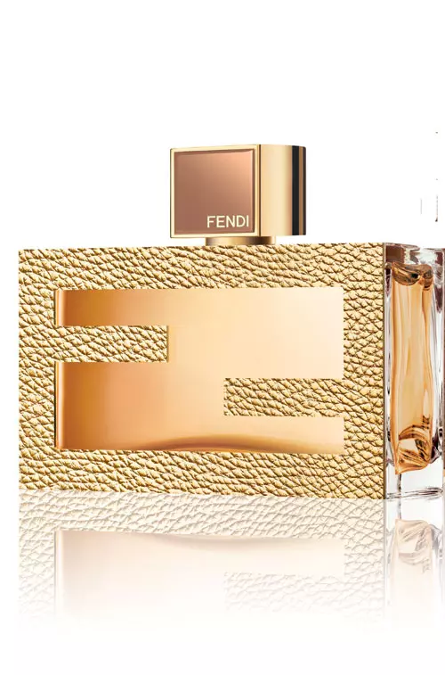Fan di Fendi Leather Essence, Fendi, EDP 50 ml, 358 lei.