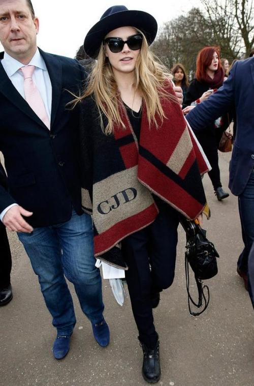 poncho-capa-toamna-vedete_2.JPG