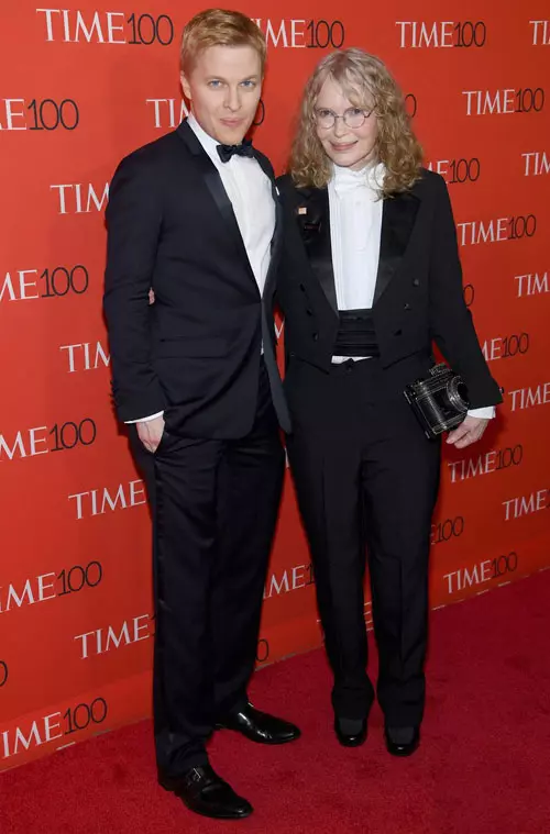 Ronan Farrow și Mia Farrow