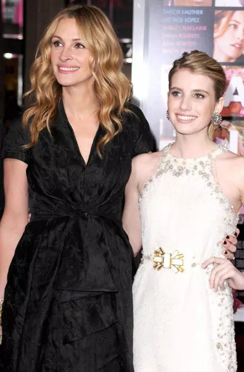 Julia Roberts este matusa actritei Emma Roberts