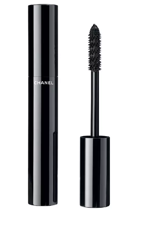 Mascara Le Volume, Chanel, 170 lei. 