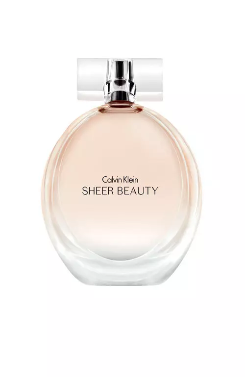 Calvin Klein, Sheer Beauty, un parfum fructat floral cu acorduri de piersica Bellini, mosc, lemn de santal si floare de vanilie, EDP 100 ml, 374 lei.