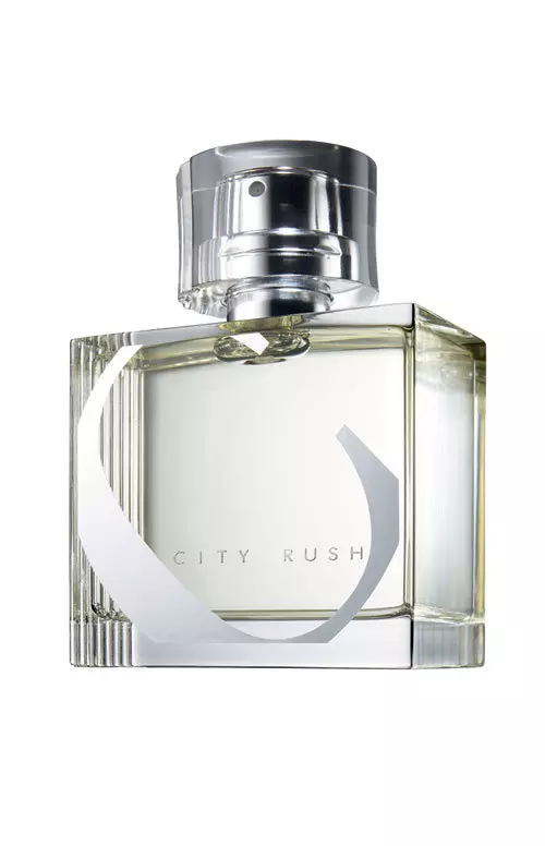 Apa de parfum City Rush, Avon, este creata impreuna cu actrita Milla Jovovich si contine acorduri de pruna si un adaos consistent de note lemnoase, pentru un stil olfactiv urban-sic; 75 lei.