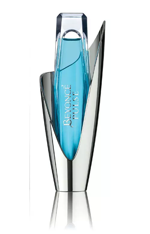 Beyonce Knowles, Pulse, un parfum citric floral, dominat de aroma de orhidee Bluebird, EDP 50 ml, 155 lei.