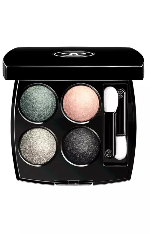 Trusa de farduri, LES 4 OMBRES, Chanel, 232 lei. Noua colectie de farduri de pleoape Chanel te cucereste cu nuante metalice puternic pigmentate ce garanteaza un machiaj spectaculos.