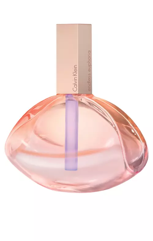 Endless euphoria, Calvin Klein, EDP 40 ml, 236 lei. Parfumul se deschide cu o briza imbatata in aerul ciresilor infloriti, incarcata cu mandarine revigorante si beramota. notele de mijloc sunt date de senzualitatea violetelor, trandafirilor pastel si liliacului syringa iar la baza se afla bambusul, lemnul de santal si moscul sec.