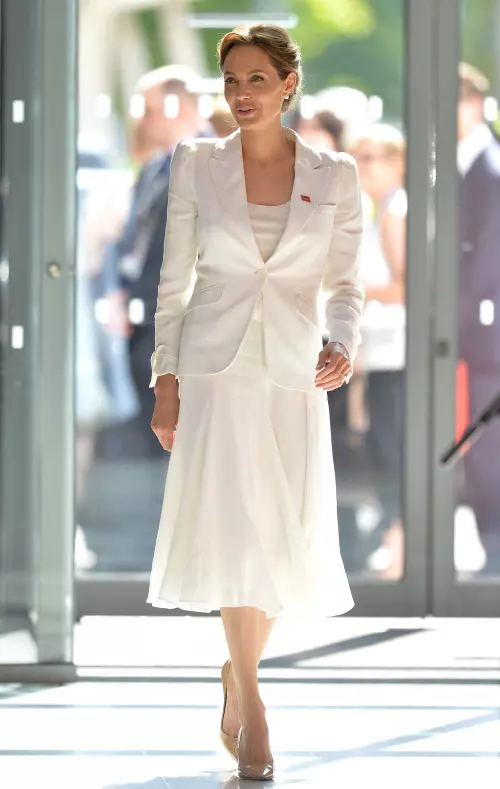 Angelina Jolie (tinuta Michael Kors)