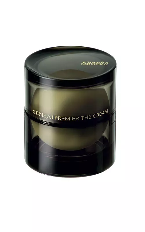Premier The Cream Sensai, Kanebo, ingrijeste pielea cu o formula care stimuleaza microcirculatia si dinamizeaza metabolismul tesutului, astfel incat aceasta sa-si recapete tonusul si aspectul neted, lipsit de riduri; 2.846 lei.