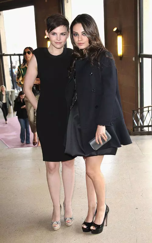 Mila Kunis si Ginnifer Goodwin, la prezentarea Miu Miu