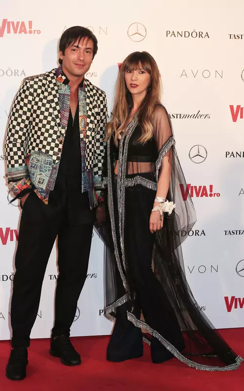 42811a6c7b71648914a1046db8e44f22-1