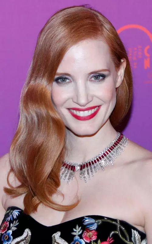 Jessica Chastain: colier din aur alb cu diamante si rubine, Piaget