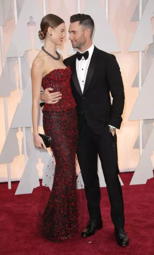 Adam Levine si Behati Prinsloo