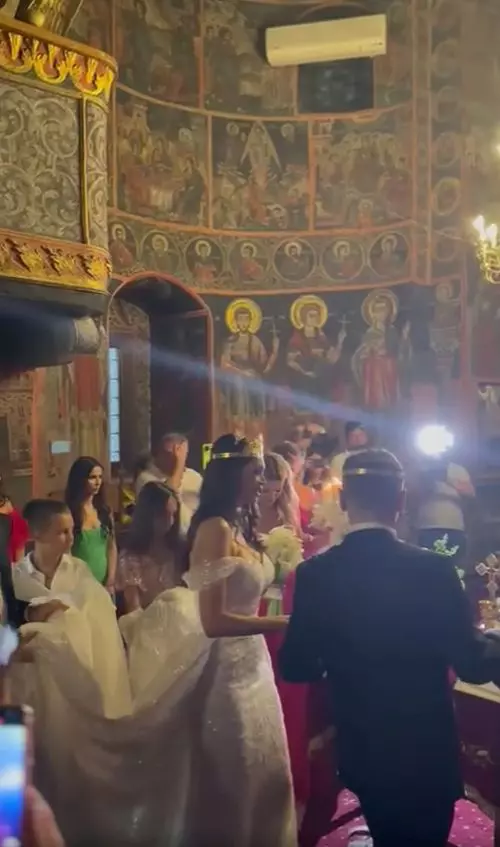 cristina-spatar-nunta-grandioasa-cu-sute-de-invitati.-6