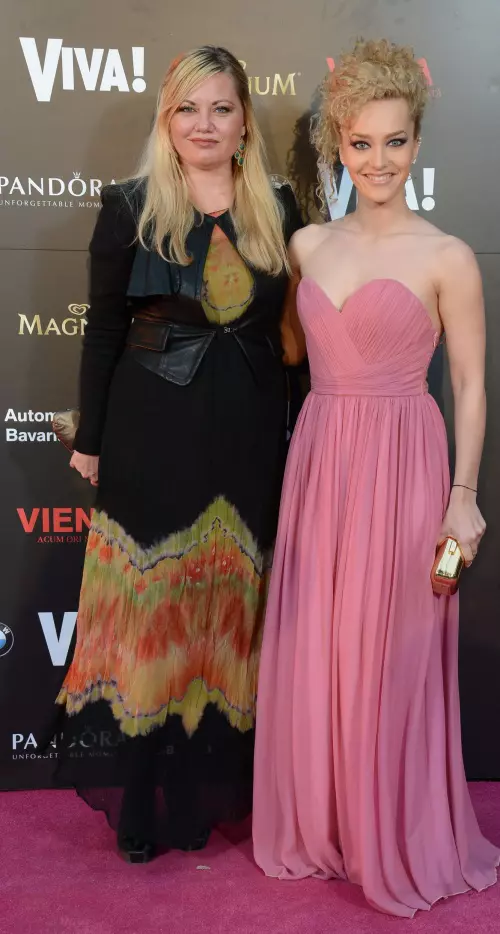 Ines Turturica (Tv&Film Academy) si Alexia Talavutis